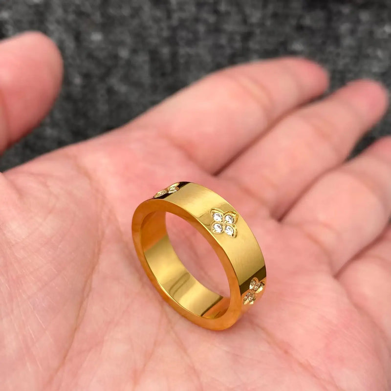 Cubic Clover 18k Gold Ring