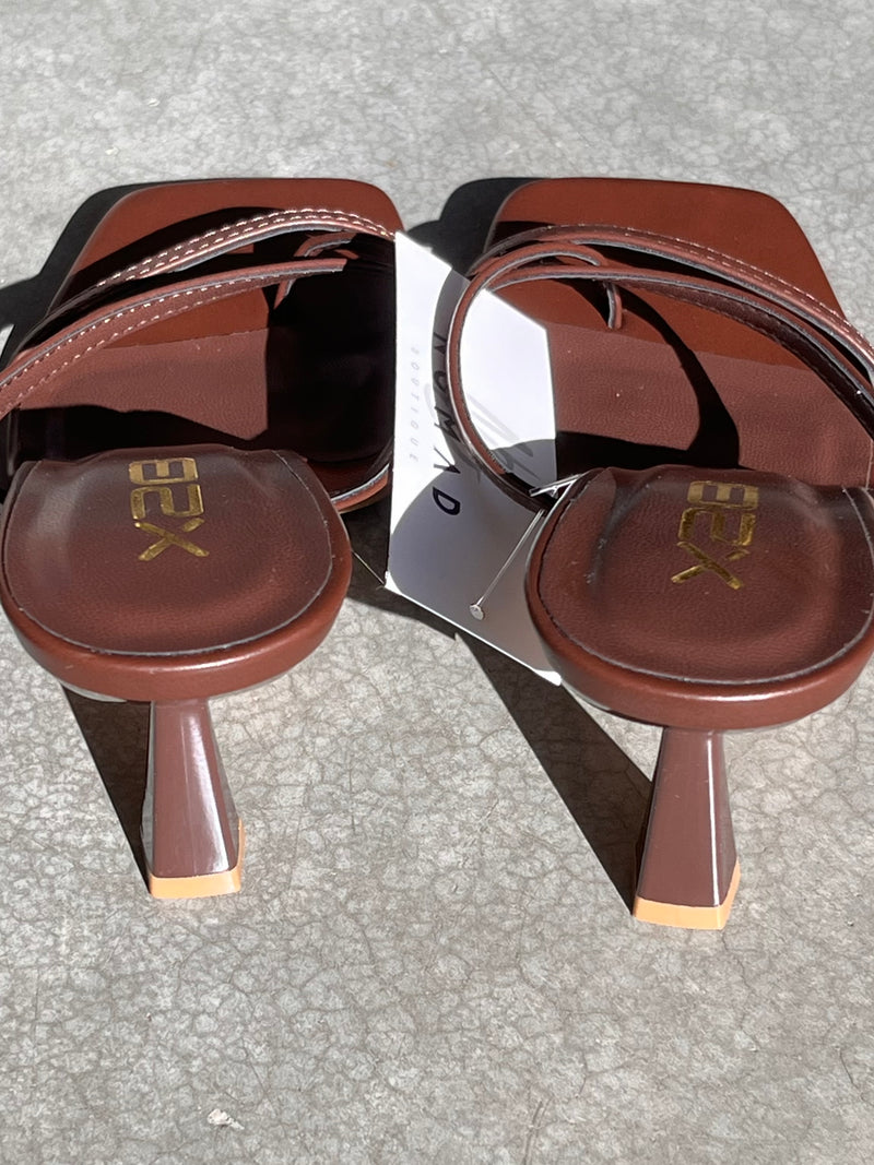 Hallie Kitten Heel (Brown)